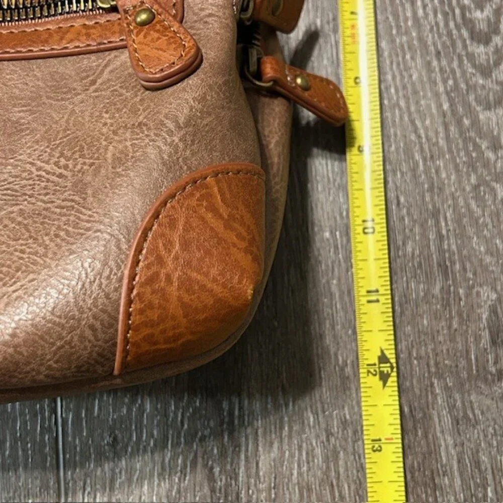 White Mountain Sling Pack Crossbody Bag In Brown - Picture 3 of 10